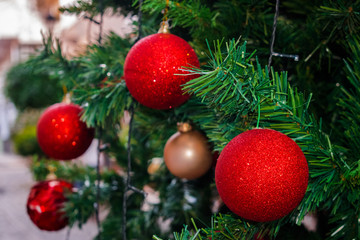 Obraz na płótnie Canvas red balls christmas tree decoration