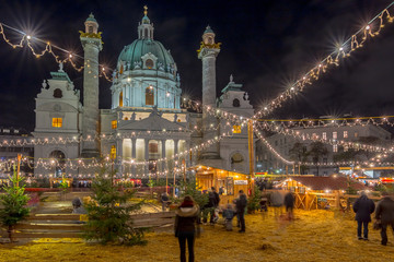Fototapeta na wymiar Karlskirche zu Weihnacht