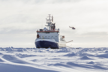 Research icebreaker and helicopter - obrazy, fototapety, plakaty