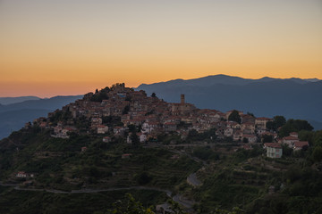 Fototapeta na wymiar Tramonto a Bajardo, Liguria - Italia