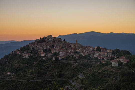 Tramonto a Bajardo, Liguria - Italia