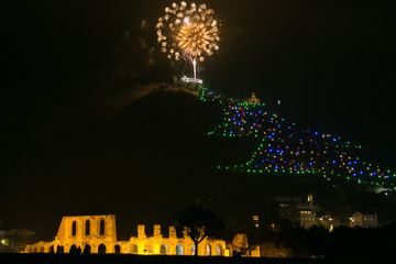 Notte di San Silvestro a Gubbio con i fuochi artificiali