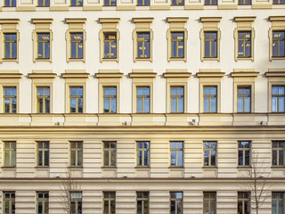 Obraz premium Facade with windows in the Soviet classicism style in Vilnius