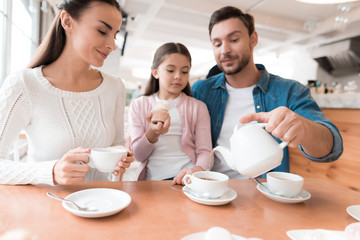 A young family came together in a cafe.