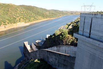 Kunstfelldecke mit Muster Damm The Alqueva Dam, an arch dam in the River Guadiana, on the Alentejo region in south of Portugal