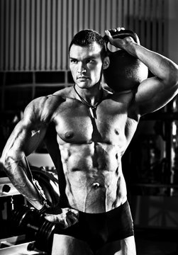 bodybuilder in gym © tankist276