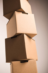 Gestapelte Pakete Hochformat