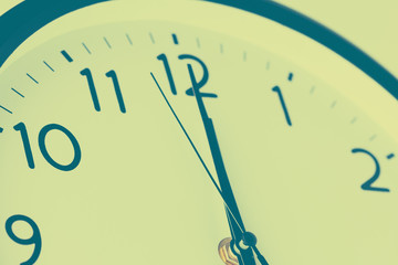 Round clock midnight