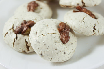 walnut meringue