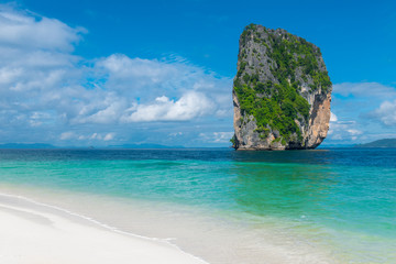 Fototapeta na wymiar beautiful view of the cliffs and the sea from the island of Poda, nature reserve, Thailand