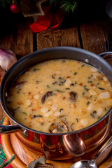 weihnachtliche Steinpilz-Walnuss Suppe