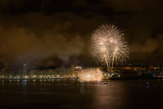 Fuegos artificiales batalla naval A Coru&ntilde;a