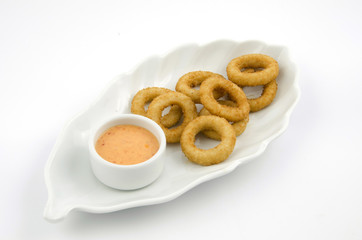  onion ring in white plate