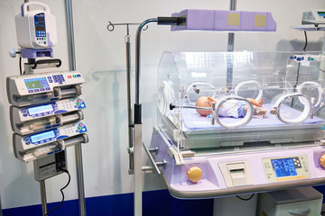 Incubator for newborns and syringe infusion pumps - obrazy, fototapety, plakaty