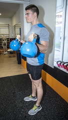 Ejercitando en el gimnasio