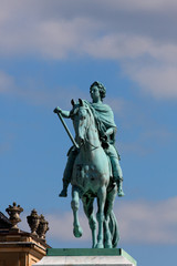 Obraz premium Statue of Frederick V by Jacques Franancis Joseph Saly at the centre of the Amalienborg Palace Square in Copenhagen, Denmark
