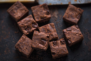 Chocolate chip sliced brownies 