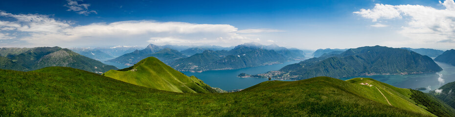 Fototapeta premium Panoramic view of Lake Como