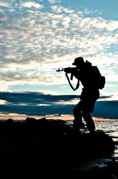 silhouette of a soldier, messagesa gun