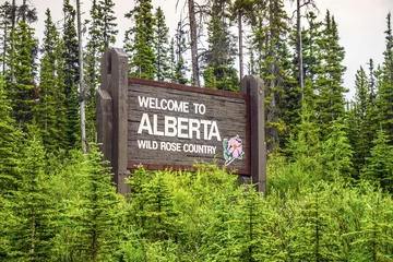 Zelfklevend Fotobehang Welcome to Alberta, welcoming sign to the famous state of Canada © malajscy
