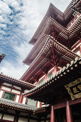 Naklejka premium The Buddha Tooth Relic Temple is a Buddhist temple located in the Chinatown district of Singapore.