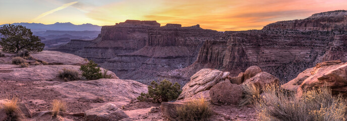 Panorama du lever du soleil sur Shafer Canyon Panorama du lever du soleil