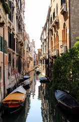 Fototapeta na wymiar Quiet Venice Canal