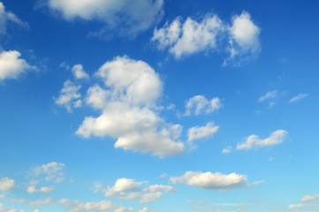 Obraz na płótnie Canvas light clouds in the blue sky