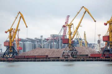 Port terminal of bulk cargo