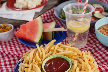 Snacks and drink decorated with 4th july theme