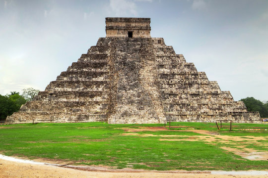 Kukulcan Pyramid in Chichen Itza, Mexico