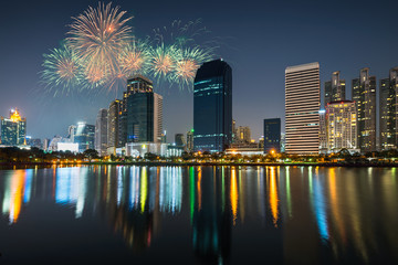 Obraz premium Night city view and fireworks at Benchakitti Park, Bangkok city skyline Thailand