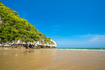 Naklejka premium beach and mountain on island