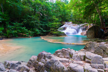 Fototapeta na wymiar The beauty of limestone waterfall is popular with tourists. And famous of Thailand. In Erawan Waterfall National Park Kanchanaburi
