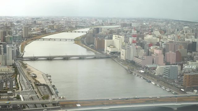 信濃川と新潟の街並み