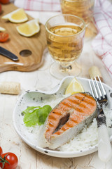Grilled salmon and white wine
