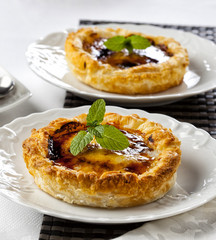 Puff pastry filled with cream