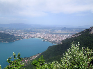 Fototapeta na wymiar Annecy lake and town
