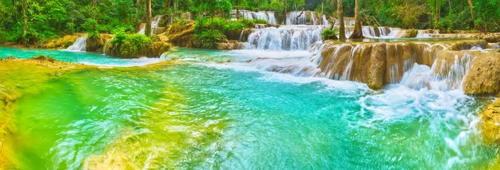 Türaufkleber Grüne Koralle Tat Sae Wasserfälle. Schöne Landschaft, Laos. Panorama