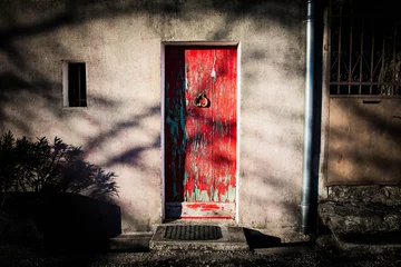 Fotobehang Red Door to Never-Never Land © Nicole Volz