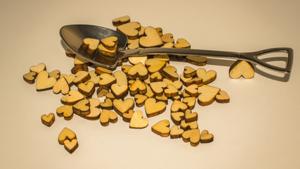 minature shovel and wooden hearts