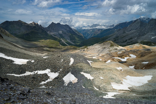 paysage des Alpes dans le massif de la Vanoise depuis le col dede Chavi&egrave;re