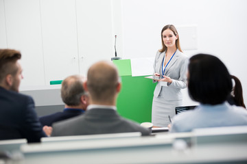 Frau als Referent und Gesch&auml;ftsleute