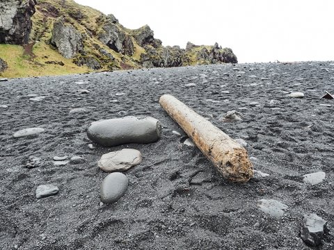 Dj&uacute;pal&oacute;nssandur - Strand der schwarzen Perlen
