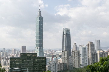 Fototapeta na wymiar View from the Elephant Mountain at the skyline of Taipei, Taiwan - Asia