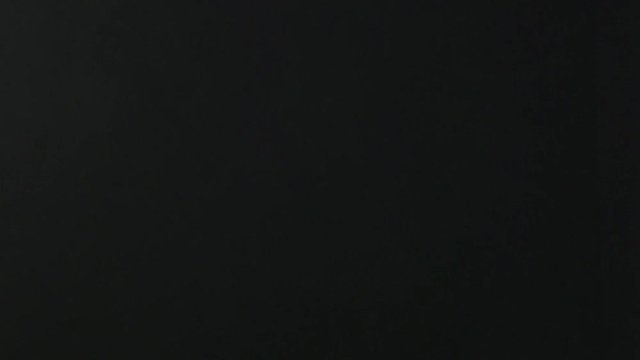 fumo bianco su sfondo nero