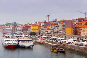 Fototapeta na wymiar Porto. Multicolored houses on the waterfront of the Douro River.