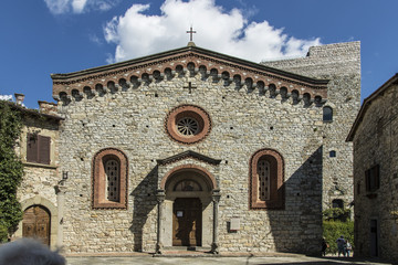 Fototapeta na wymiar The small Church in Vertine, Tuscany, Italy