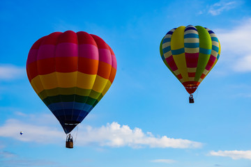 Blue sky and hot air balloon　　青空と熱気球