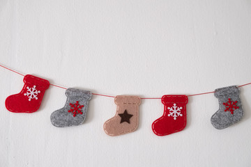 フェルトでできたクリスマスのブーツ